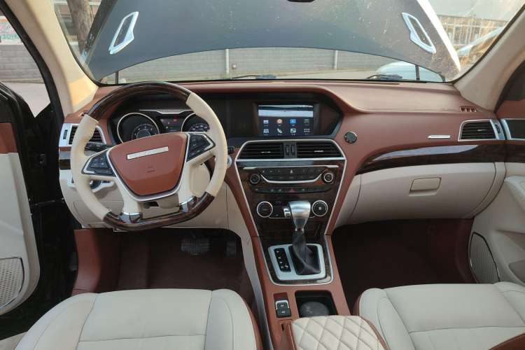 Used Leopaard CS10 2017 2.0T Automatic Luxury Edition Center Console