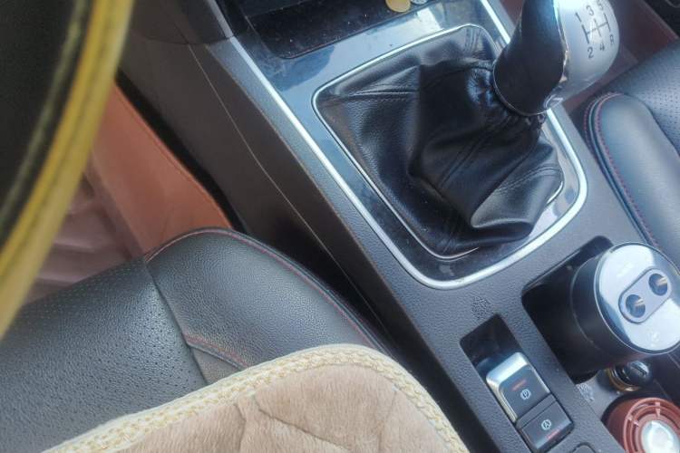 Used Leopaard CS10 2017 1.5T Manual Comfort Model Gear Lever