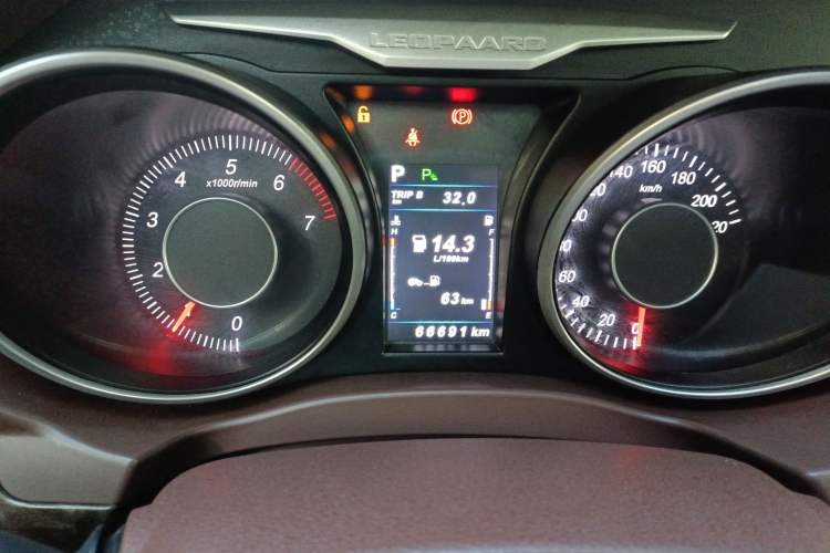 Used Leopaard CS10 2017 2.0T Automatic Luxury Model Odometer Close Up