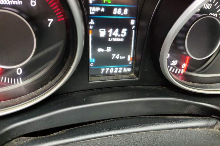 Used Leopaard CS10 2017 2.0T Automatic Luxury Model Odometer Close Up