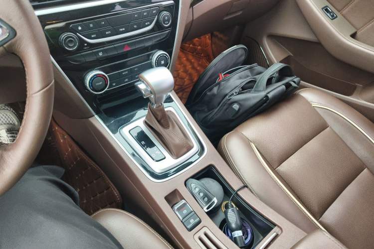 Used Leopaard CS10 2017 2.0T Automatic Urban Version Gear Lever