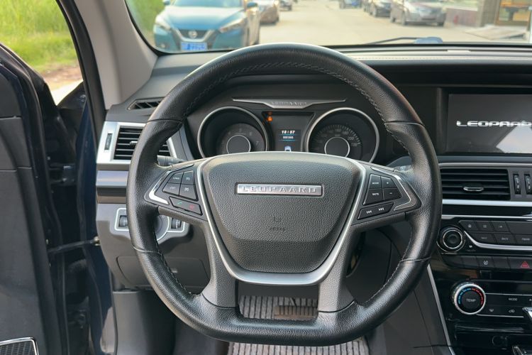 Used Leopaard CS10 2017 2.0T Automatic Urban Version Interior 7
