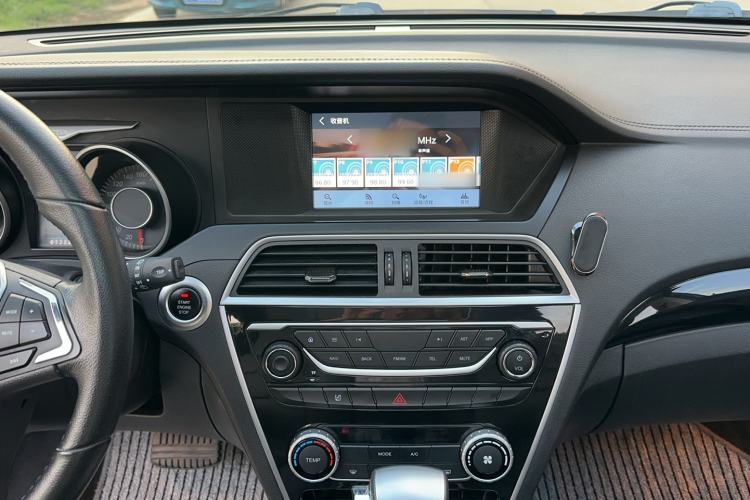 Used Leopaard CS10 2017 2.0T Automatic Urban Version Interior 8