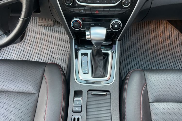 Used Leopaard CS10 2017 2.0T Automatic Urban Version Interior 9