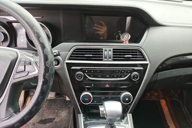 Used Leopaard CS10 2017 2.0T Automatic Urban Version Audio And AC Panel