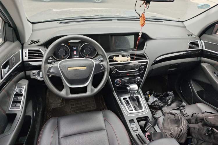 Used Leopaard CS10 2017 1.5T CVT Elite Model Center Console