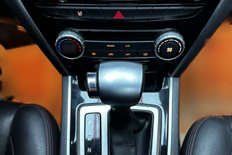 Used Leopaard CS10 2017 2.0T Automatic Urban Version Interior 2