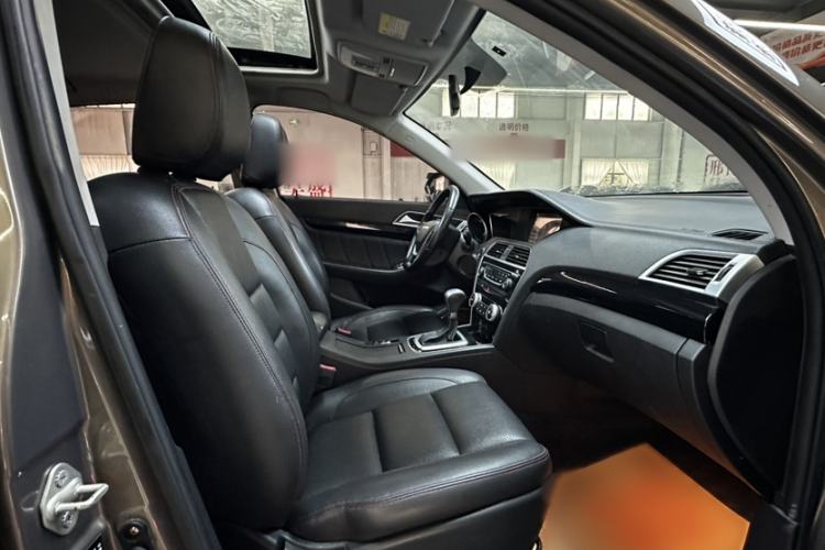 Used Leopaard CS10 2017 2.0T Automatic Urban Version Interior 5