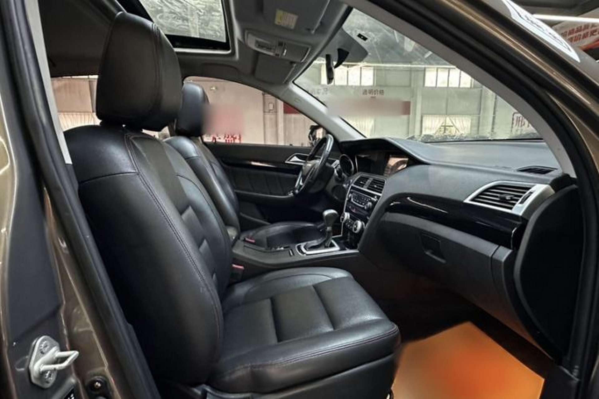 Used Leopaard CS10 2017 2.0T Automatic Urban Version Interior 5