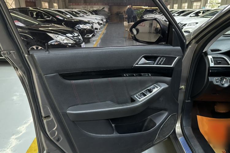 Used Leopaard CS10 2017 2.0T Automatic Urban Version Interior 7