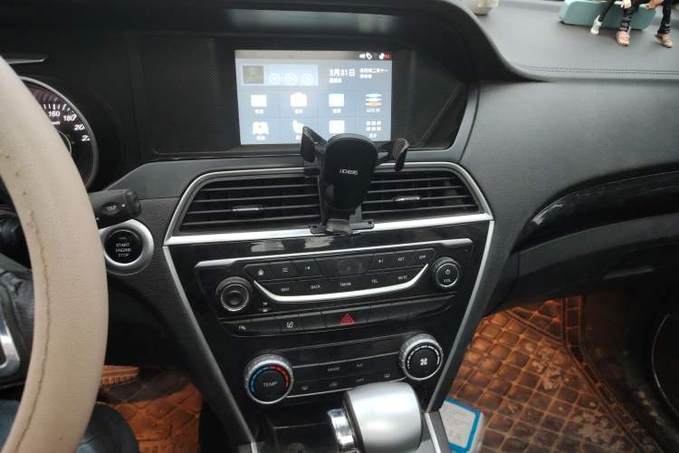 Used Leopaard CS10 2017 2.0T Automatic Luxury Model Audio And AC Panel