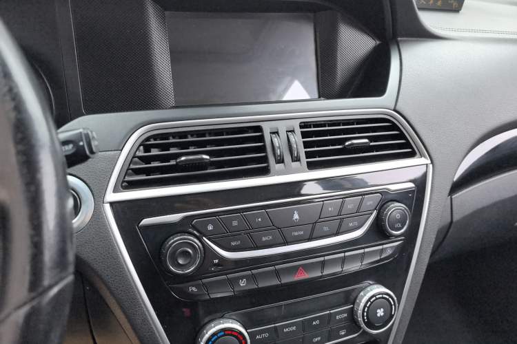 Used Leopaard CS10 2017 1.5T Manual Prestige Model Audio And AC Panel