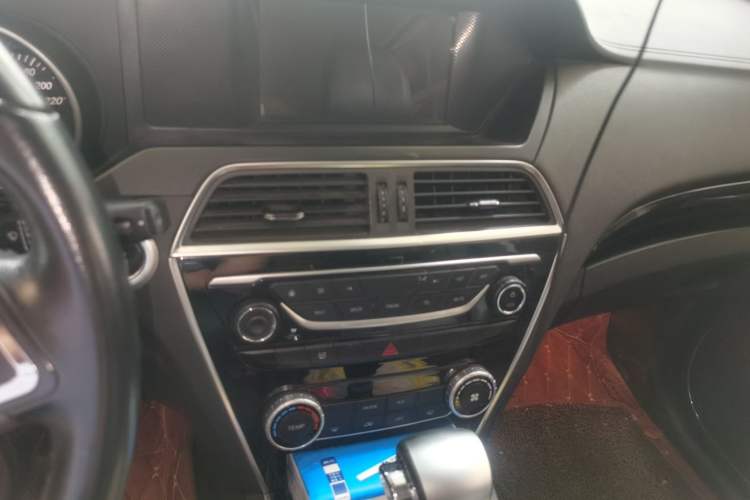 Used Leopaard CS10 2017 2.0T Automatic Urban Version Audio And AC Panel