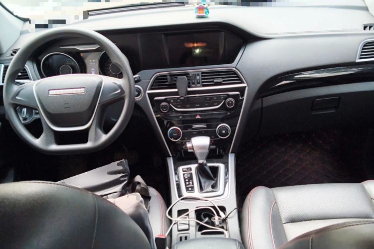 Used Leopaard CS10 2017 1.5T CVT Elite Model Center Console