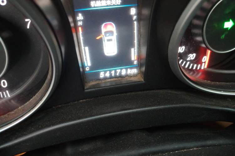 Used Leopaard CS10 2017 2.0T Automatic Luxury Model Odometer Close Up