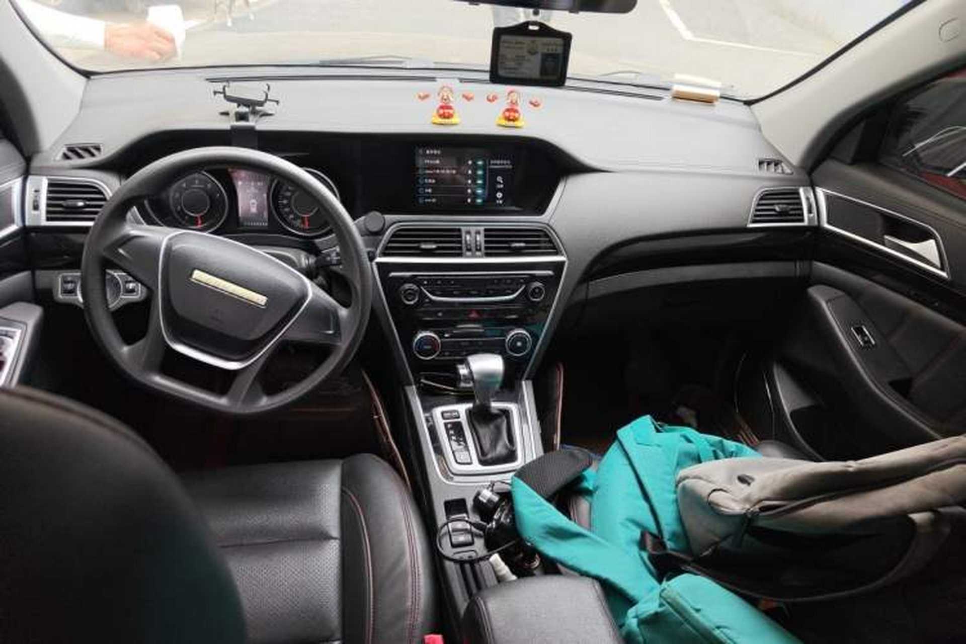Used Leopaard CS10 2017 1.5T CVT Elite Model Center Console
