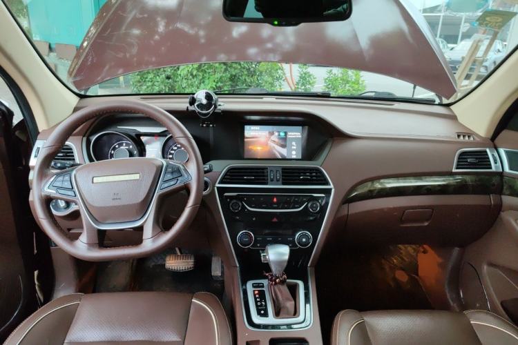 Used Leopaard CS10 2017 1.5T CVT Luxury Model Center Console