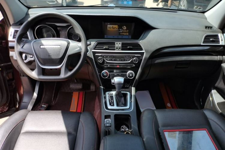 Used Leopaard CS10 2017 1.5T CVT Elite Model Center Console