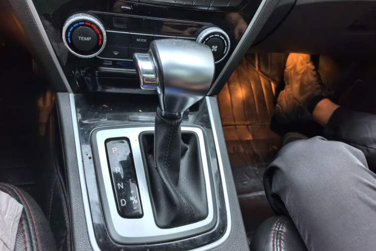 Used Leopaard CS10 2017 2.0T Automatic Luxury Model Gear Lever