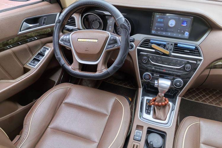 Used Leopaard CS10 2017 2.0T Automatic Urban Version Interior 2