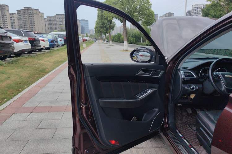 Used Leopaard CS10 2017 1.5T Manual Prestige Model Interior 7