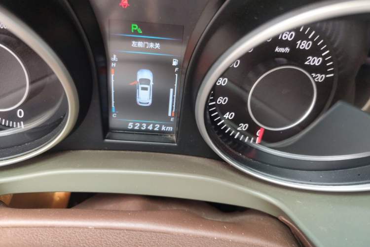 Used Leopaard CS10 2017 1.5T Manual Prestige Model Odometer Close Up
