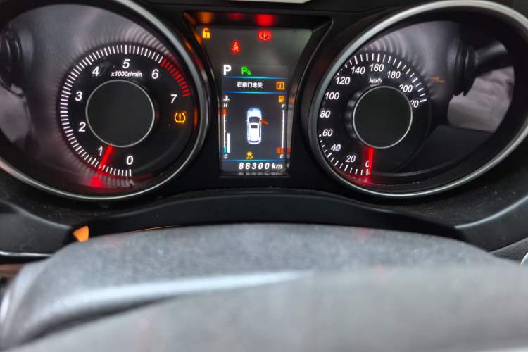 Used Leopaard CS10 2017 2.0T Automatic Luxury Model Odometer Close Up