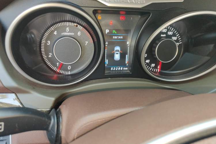 Used Leopaard CS10 2017 2.0T Automatic Luxury Model Odometer Close Up