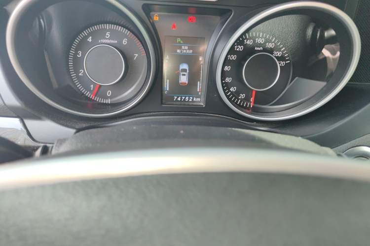 Used Leopaard CS10 2017 1.5T Manual Prestige Model Odometer Close Up