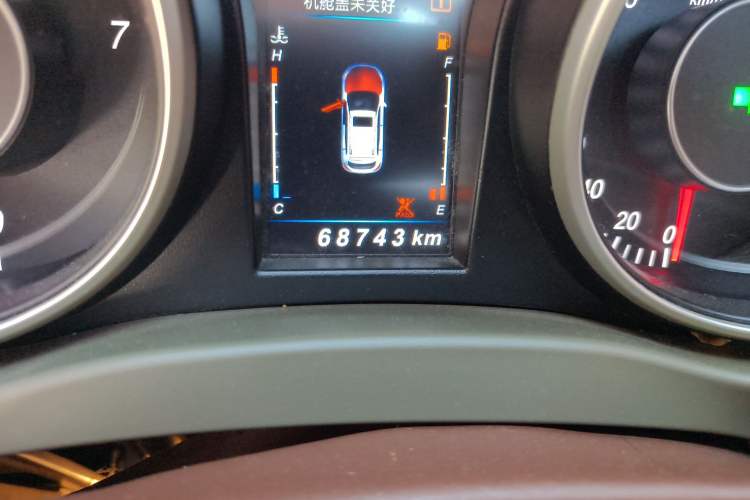 Used Leopaard CS10 2017 2.0T Automatic Luxury Model Odometer Close Up