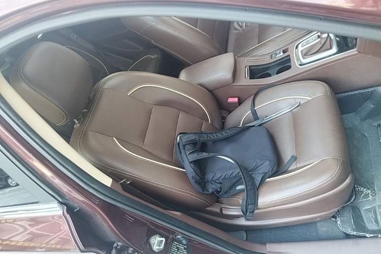 Used Leopaard CS10 2017 1.5T CVT Luxury Model Right Front Seat