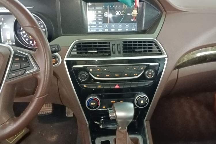 Used Leopaard CS10 2017 2.0T Automatic Luxury Model Audio And AC Panel
