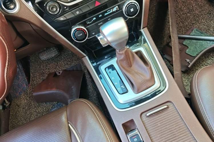 Used Leopaard CS10 2017 2.0T Automatic Luxury Model Gear Lever