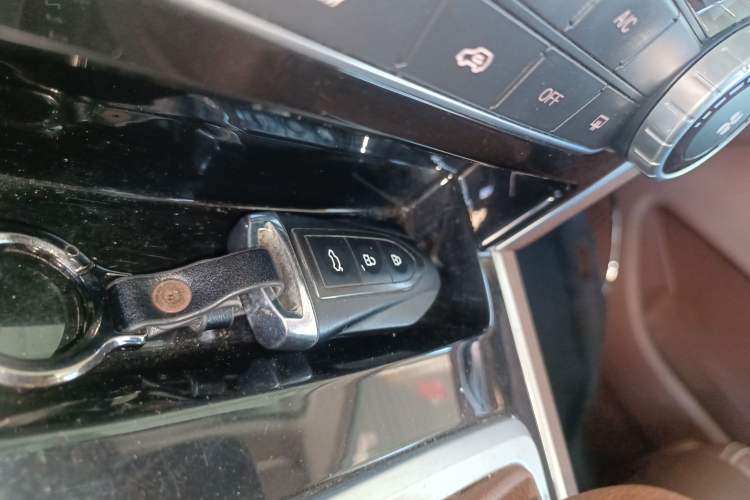 Used Leopaard CS10 2017 2.0T Automatic Urban Version Interior 1