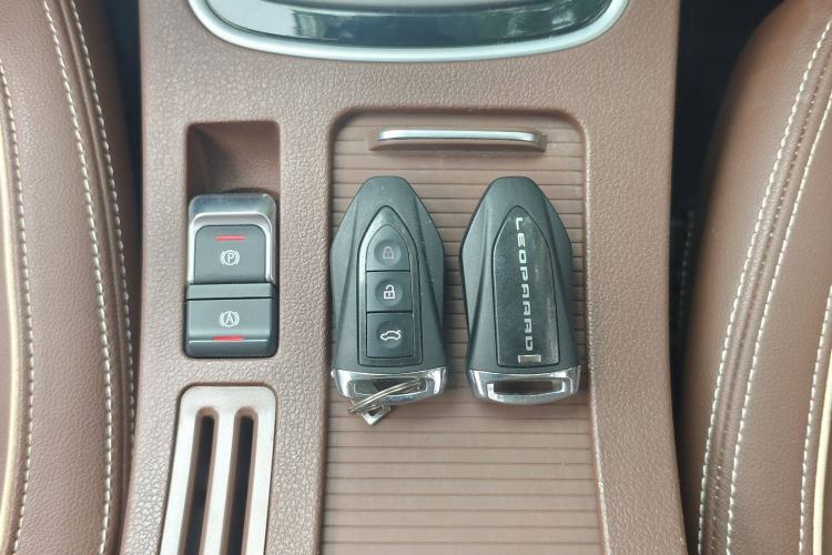 Used Leopaard CS10 2017 2.0T Automatic Luxury Model Interior 1