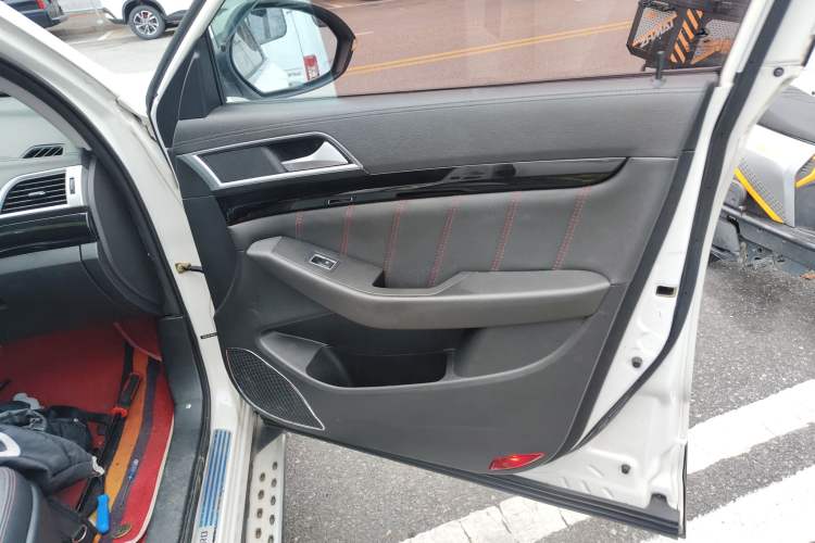 Used Leopaard CS10 2017 2.0T Automatic Urban Version Interior 5