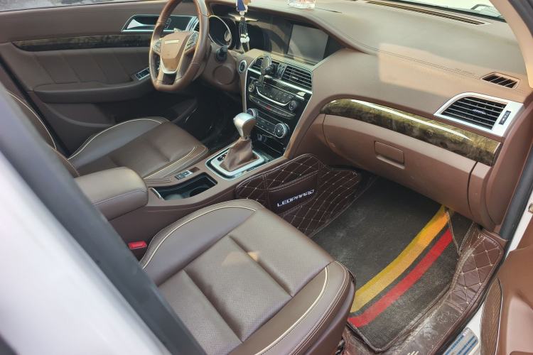 Used Leopaard CS10 2017 2.0T Automatic Urban Version Interior 5
