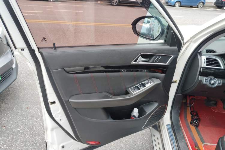 Used Leopaard CS10 2017 2.0T Automatic Urban Version Interior 7