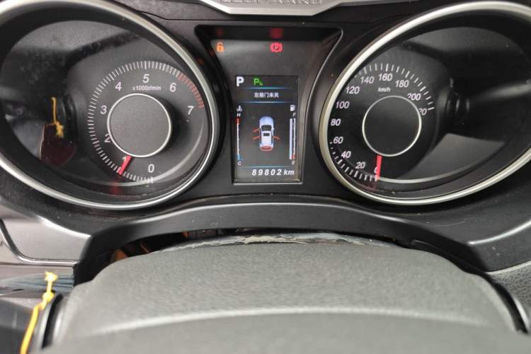 Used Leopaard CS10 2017 2.0T Automatic Luxury Model Odometer Close Up