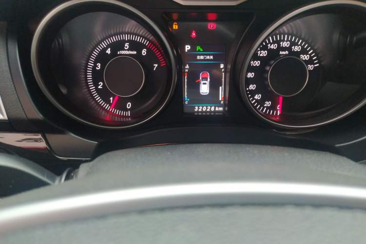 Used Leopaard CS10 2017 2.0T Automatic Luxury Model Odometer Close Up