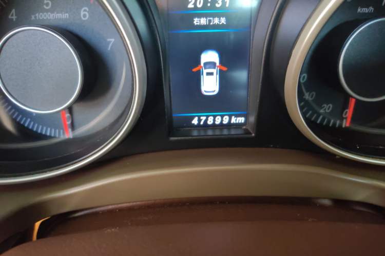 Used Leopaard CS10 2017 2.0T Automatic Luxury Model Odometer Close Up