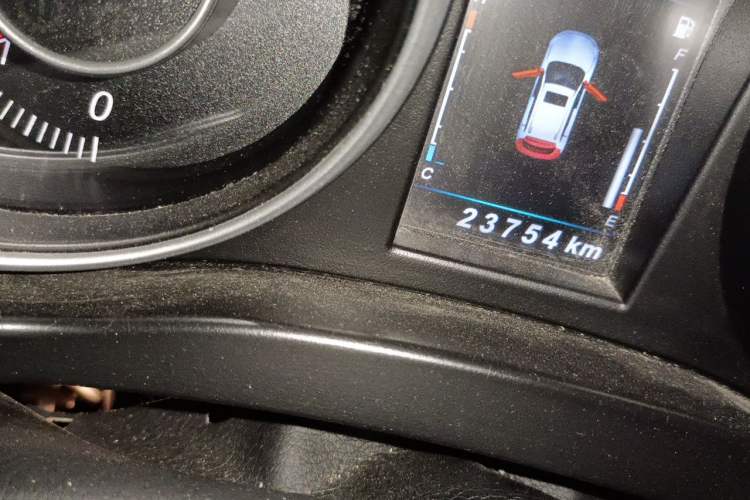 Used Leopaard CS10 2017 2.0T Automatic Luxury Model Odometer Close Up