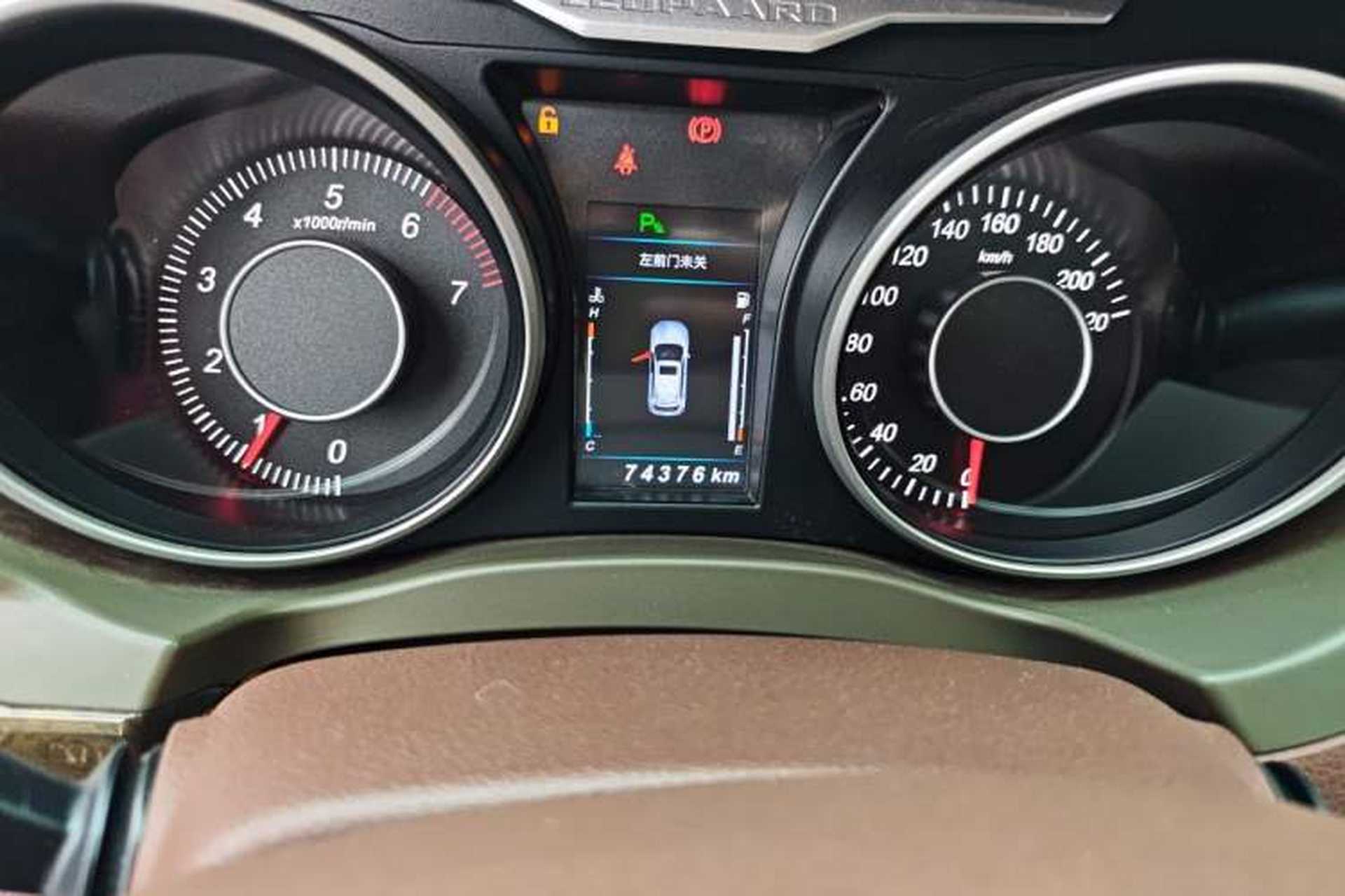 Used Leopaard CS10 2017 2.0T Manual Excellence Edition Odometer Close Up