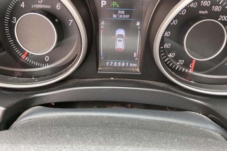 Used Leopaard CS10 2017 2.0T Automatic Luxury Model Odometer Close Up