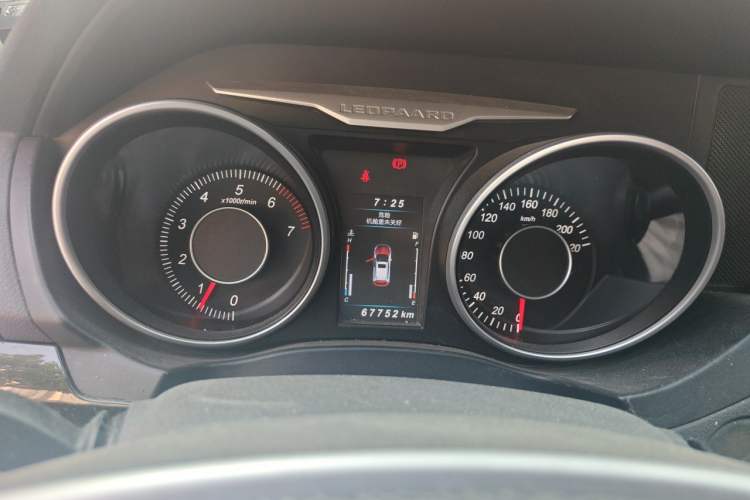 Used Leopaard CS10 2017 2.0T Manual New Elite Version Odometer Close Up