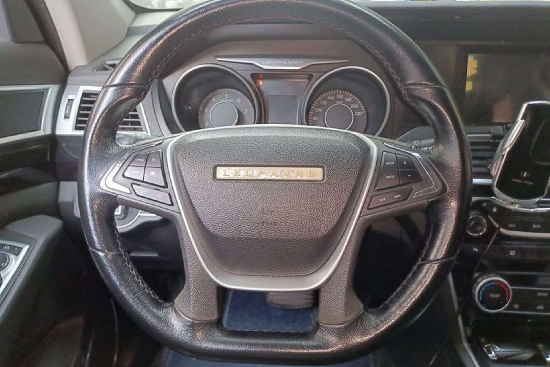 Used Leopaard CS10 2017 2.0T Automatic Luxury Model Steering Wheel