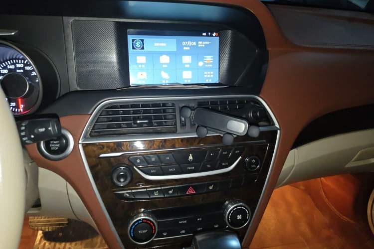 Used Leopaard CS10 2017 2.0T Automatic Luxury Edition Audio And AC Panel