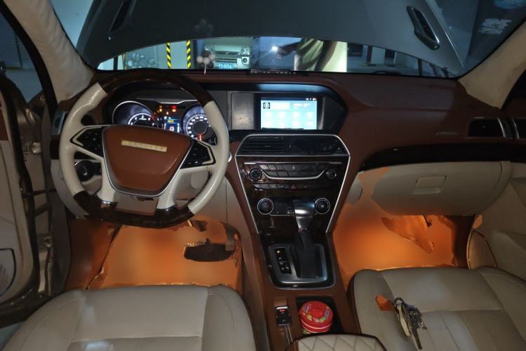 Used Leopaard CS10 2017 2.0T Automatic Luxury Edition Center Console