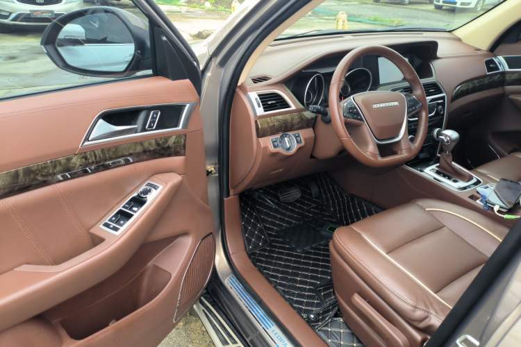 Used Leopaard CS10 2017 2.0T Automatic Urban Version Interior 3