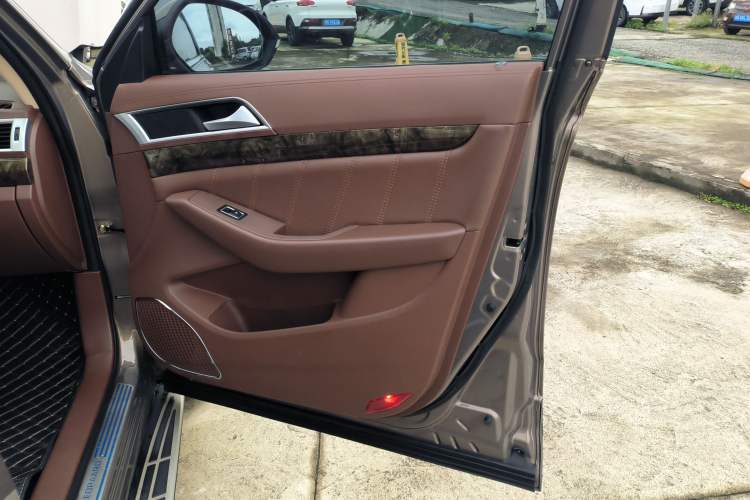 Used Leopaard CS10 2017 2.0T Automatic Urban Version Interior 5